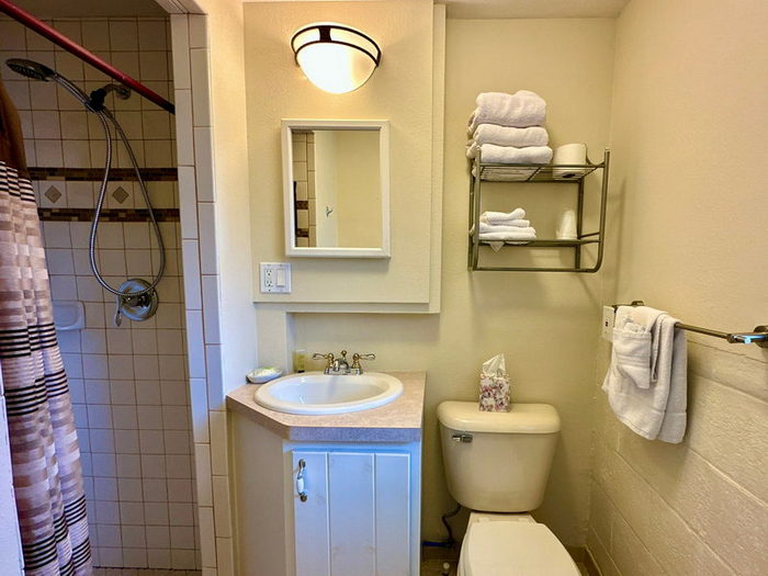 9 Oaks Inn (Pine Aire Motel, Pine-Aire Motel) - From Real Estate Listing (newer photo)